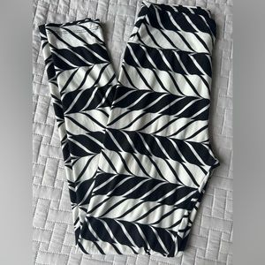 VINTAGE LuLaRoe OS Black and White Stripe Fun Pattern